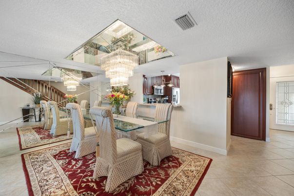Chandelier, Dining room, Interior, Kitchen