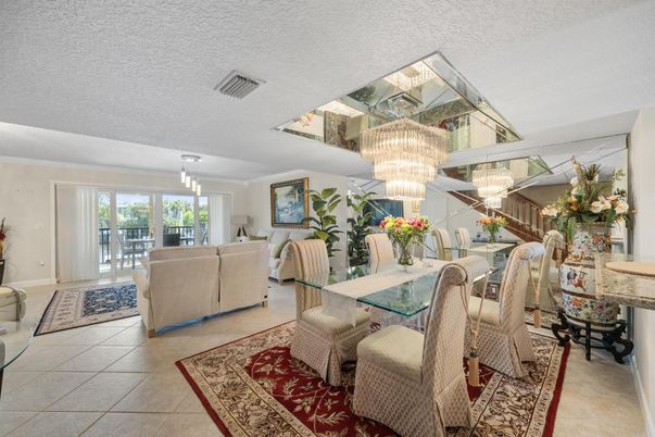 Chandelier, Dining room, Interior, Living room