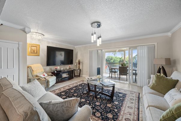 Dining room, Interior, Living room, Pendant Lights
