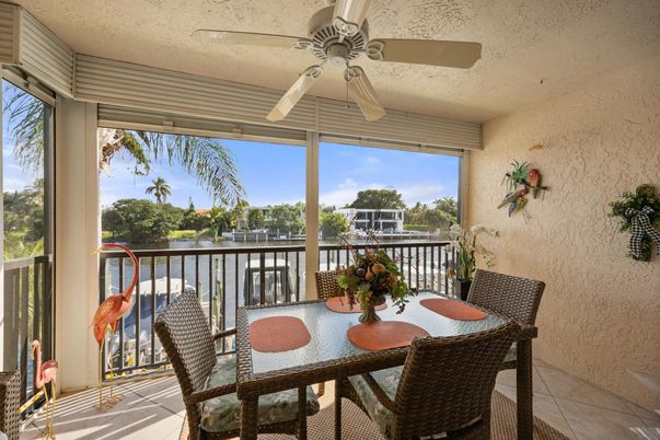 Dining room, Interior, Sun Room, Water