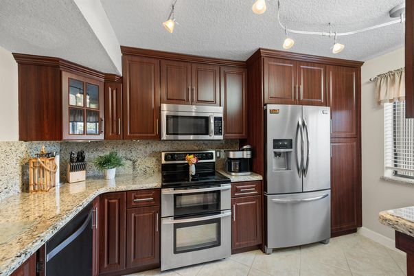 Interior, Kitchen, Pendant Lights, Stainless Steel Appliances