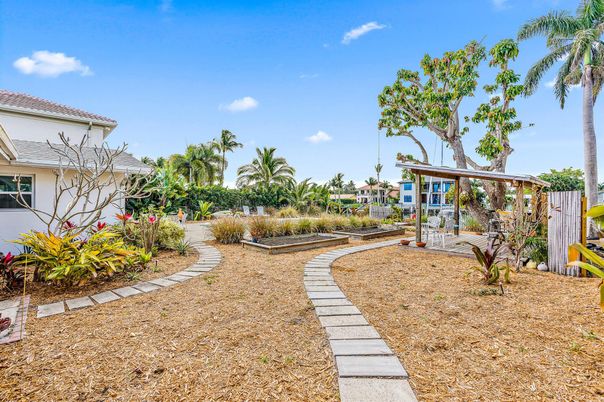 Backyard, Exterior, Playground
