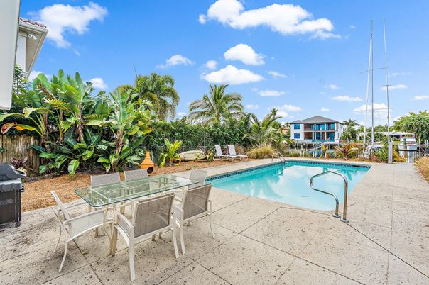 Exterior, Pool