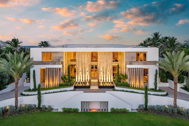 Backyard, Exterior, Facade, Modern