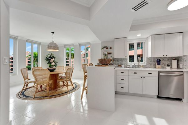 Dining room, Interior, Kitchen, Recessed Lighting, Stainless Steel Appliances