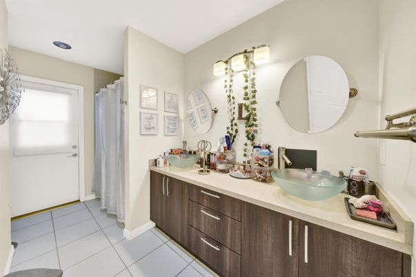 Bathroom, Dual Sink Vanities, Interior