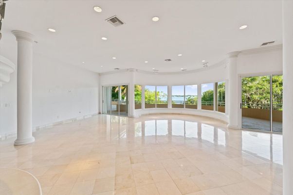 Empty room, Interior, Recessed Lighting