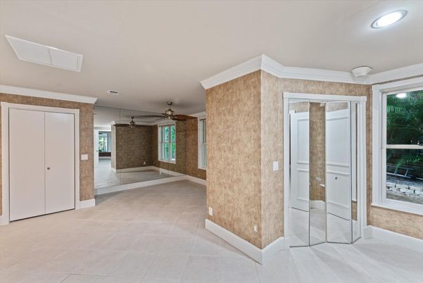 Empty room, Interior, Recessed Lighting