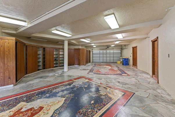 Garage, Interior