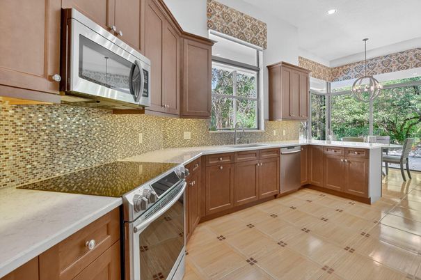 Dining room, Interior, Kitchen, Pendant Lights, Recessed Lighting, Stainless Steel Appliances
