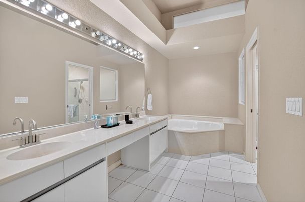 Bathroom, Dual Sink Vanities, Interior, Recessed Lighting