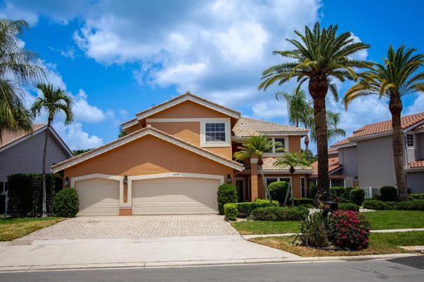 Attached, Exterior, Facade, Mediterranean