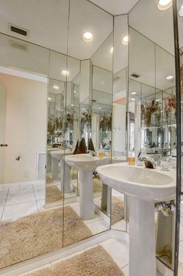Bathroom, Interior, Recessed Lighting