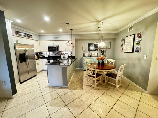 Dining room, Interior, Kitchen, Pendant Lights, Recessed Lighting, Stainless Steel Appliances