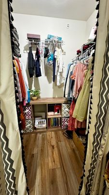 Interior, Walk-in Closets, Wood Texture Flooring