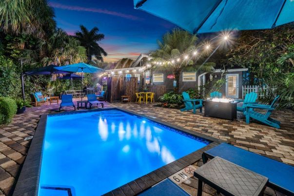 Exterior, Pool