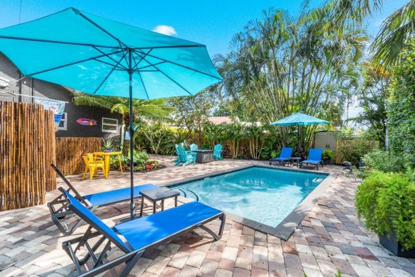 Exterior, Pool