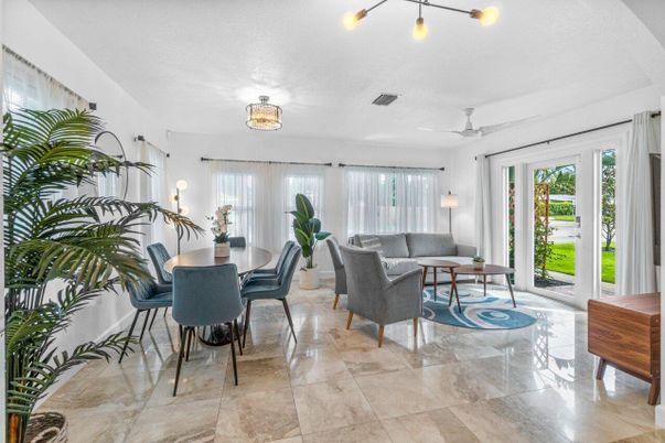 Chandelier, Dining room, Interior, Living room