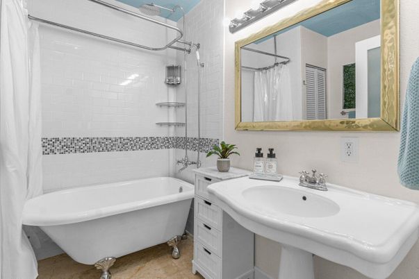 Bathroom, Free Standing Baths, Interior