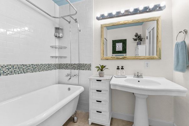 Bathroom, Free Standing Baths, Interior