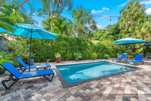 Exterior, Pool
