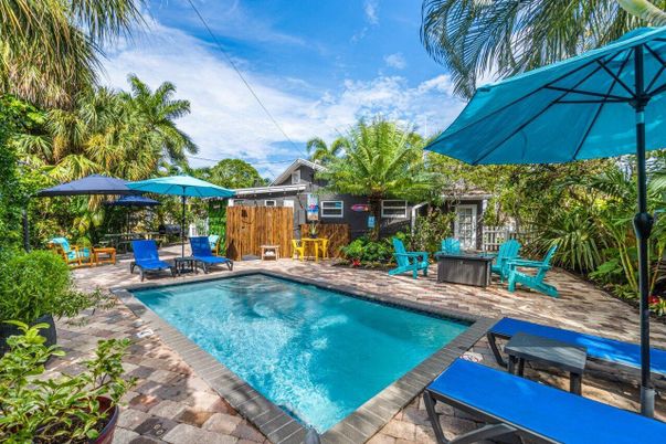 Exterior, Pool