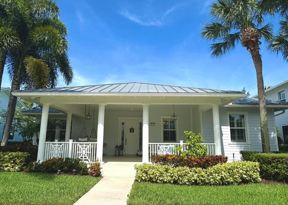 Exterior, Facade, Ranch