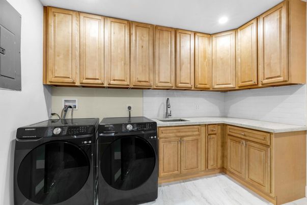 Interior, Marble, Recessed Lighting, Washer