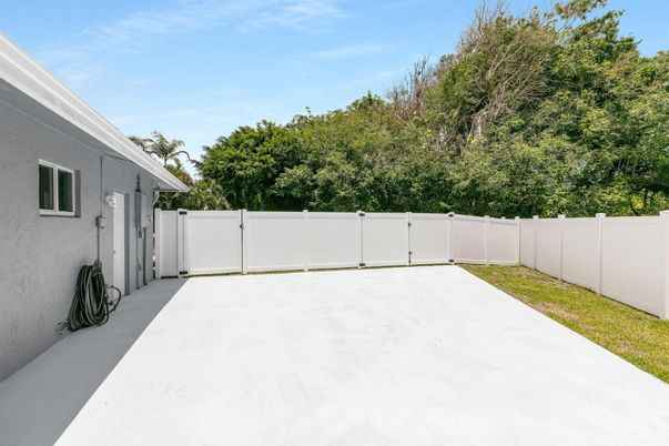 Backyard, Exterior