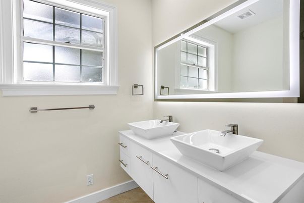 Bathroom, Dual Sink Vanities, Interior