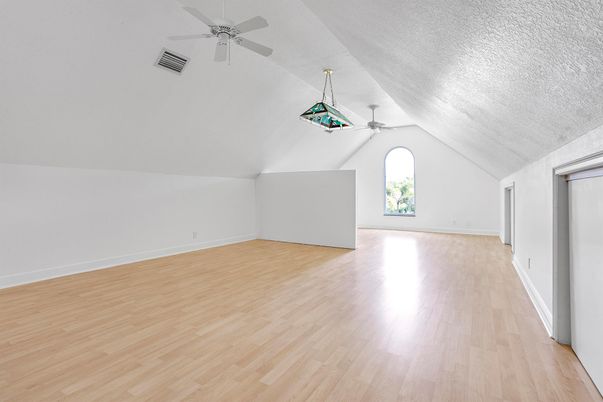 Empty room, Interior, Pendant Lights, Wood Texture Flooring