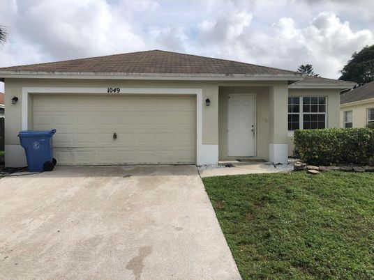 Attached, Exterior, Facade, Ranch