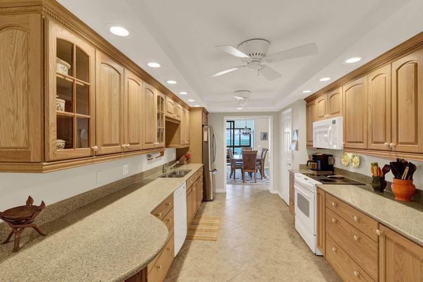 Dining room, Interior, Kitchen, Recessed Lighting