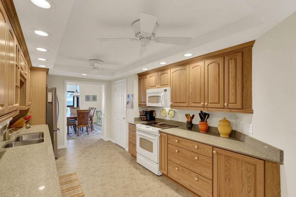 Dining room, Interior, Kitchen, Recessed Lighting