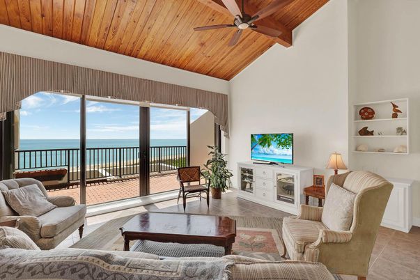 Interior, Living room, Water, Wooden Beams, Wooden Ceilings