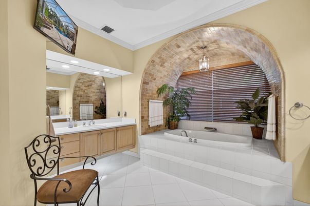 Bathroom, Interior, Recessed Lighting