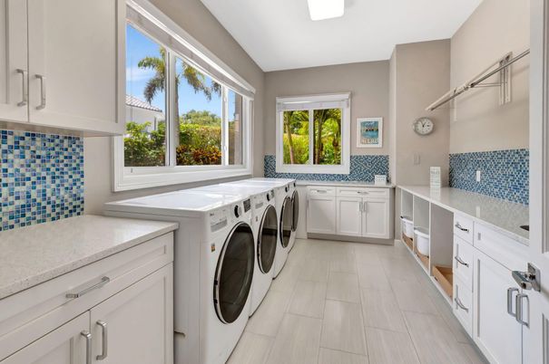 Interior, Washer, Wood Texture Flooring