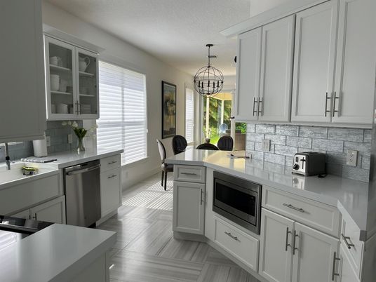 Chandelier, Dining room, Interior, Kitchen, Pendant Lights, Stainless Steel Appliances, Wood Texture Flooring