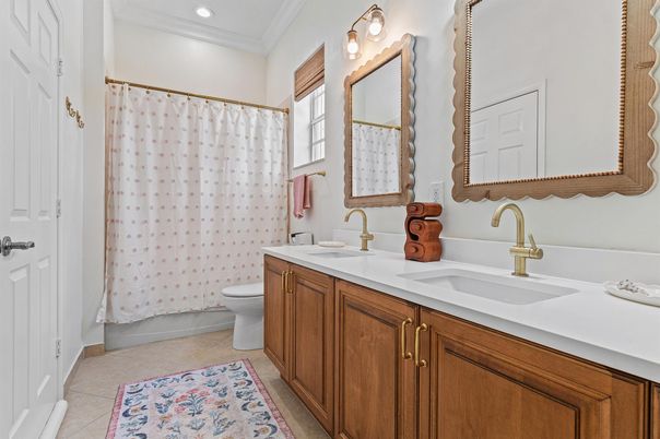 Bathroom, Dual Sink Vanities, Interior, Recessed Lighting