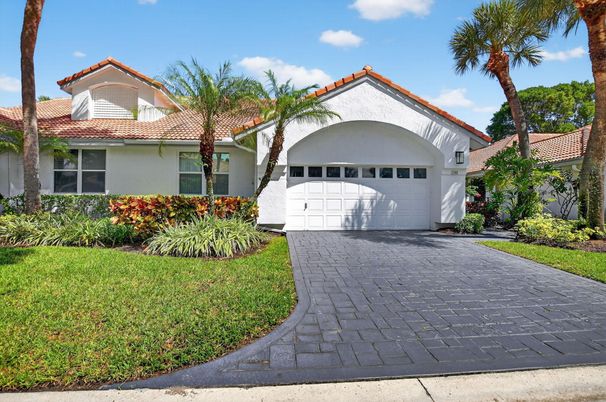 Attached, Exterior, Facade, Spanish Mediterranean