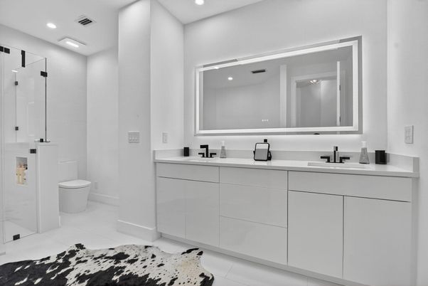 Bathroom, Dual Sink Vanities, Interior, Recessed Lighting