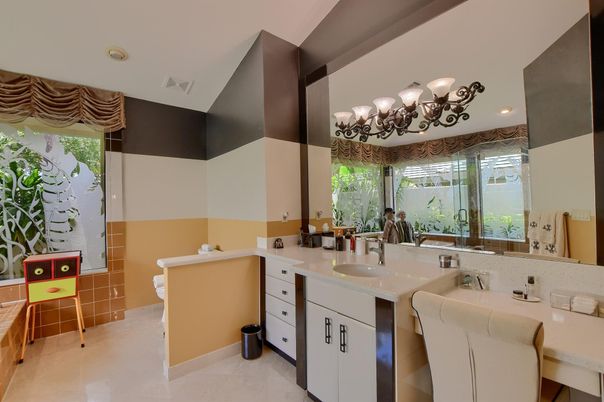 Bathroom, Dining room, Dual Sink Vanities, Interior, Recessed Lighting