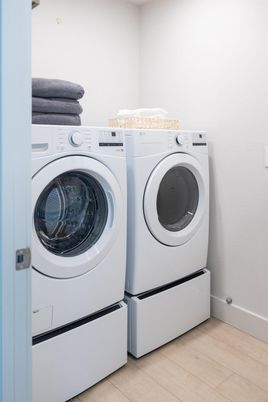 Interior, Washer, Wood Texture Flooring