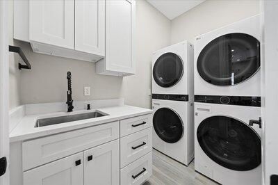 Interior, Washer, Wood Texture Flooring