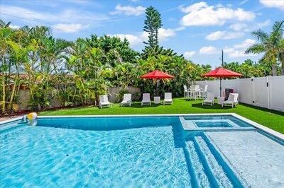 Exterior, Pool