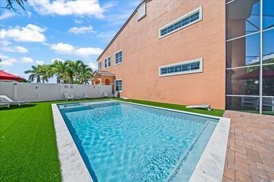 Exterior, Pool