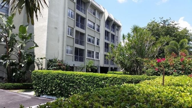 Exterior, Facade, Condo Building