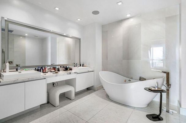 Bathroom, Dual Sink Vanities, Free Standing Baths, Interior, Recessed Lighting