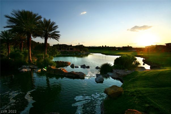 Exterior, Lake