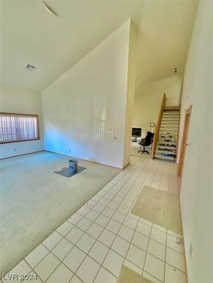 Empty room, Interior
